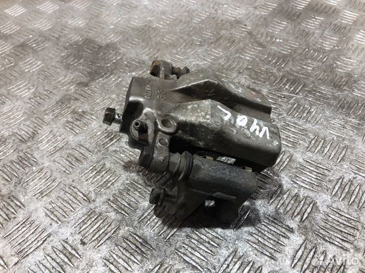 Суппорт тормозной задний левый Toyota Camry V40