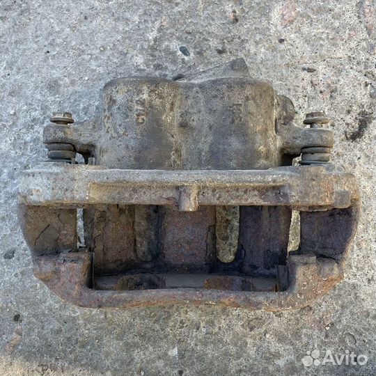 Суппорт мерседес Вито Виано 639 передний