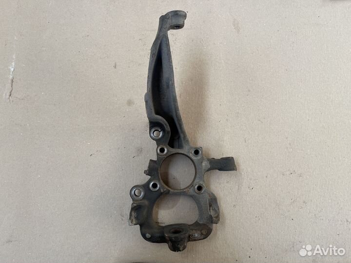 Поворотный кулак левый Discovery l319