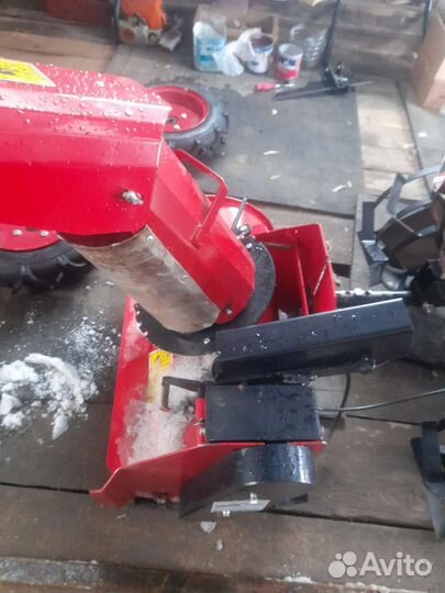 Снегоуборочная приставка к мотоблоку
