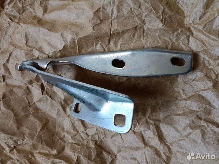 Петля капота правая Лада Granta новая