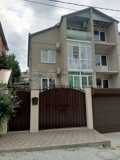 Дом 217 м² на участке 2 сот.