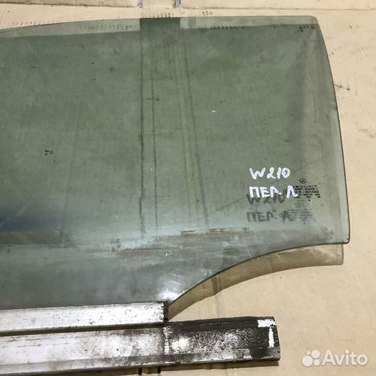 Стекло передней левой двери Mercedes W210