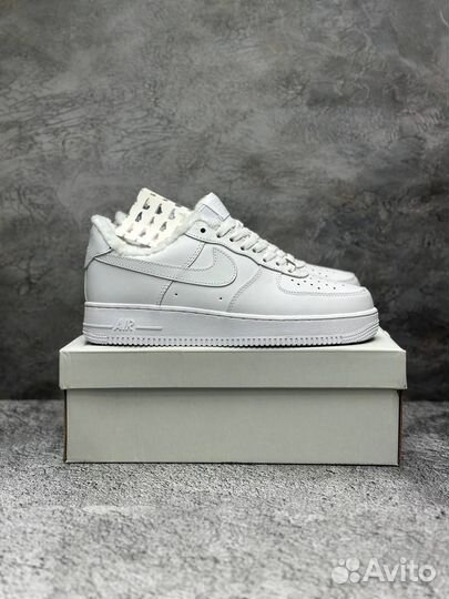 Кроссовки nike AIR force 1 белые с мехом