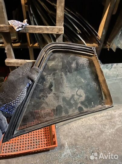 Форточка задняя правая alfa romeo 164