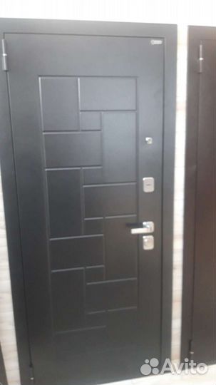 Дверь с зеркалом с установкой