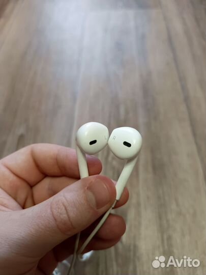 Apple EarPods с коннектором Lightning