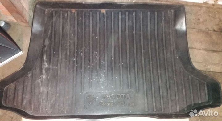 Резиновый коврик багажника
