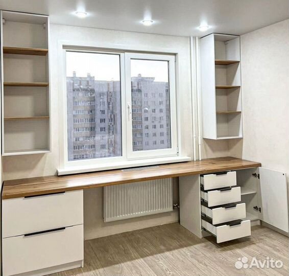 Рабочая зона возле окна