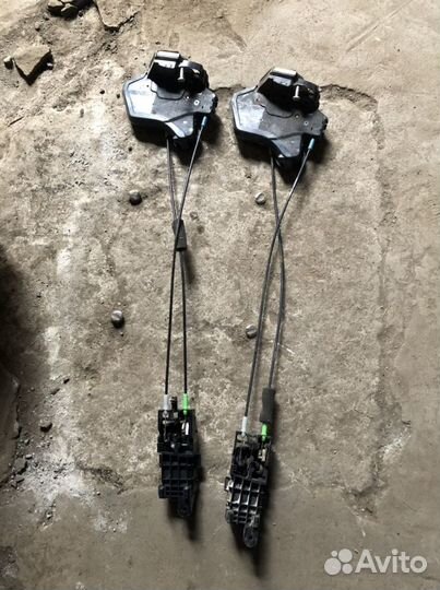 Замок двери задний левый Сузуки Гранд Витара 3