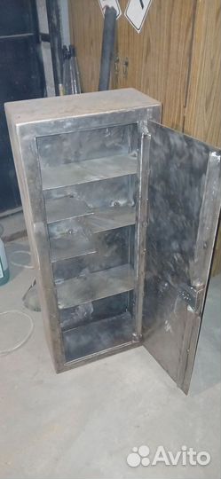 Сейф металлический