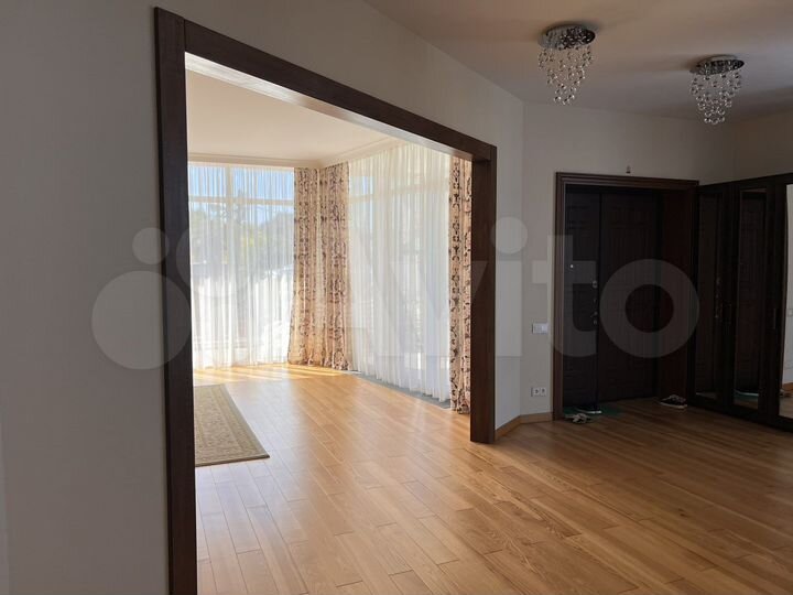 Коттедж 395 м² на участке 5,3 сот.