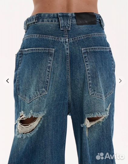Джинсы широкиес разрезом