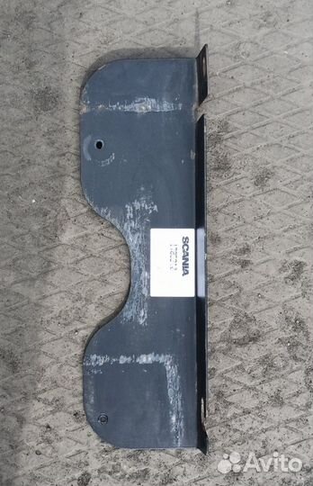 Кронштейн холодильника scania