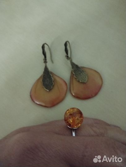 Комплект кольцо серебро янтарь и серьги бижут