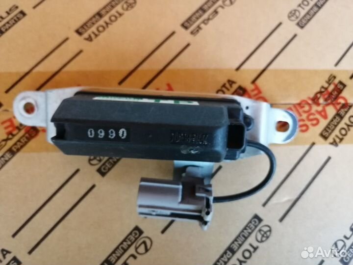 Антенна toyota Land Cruiser 200