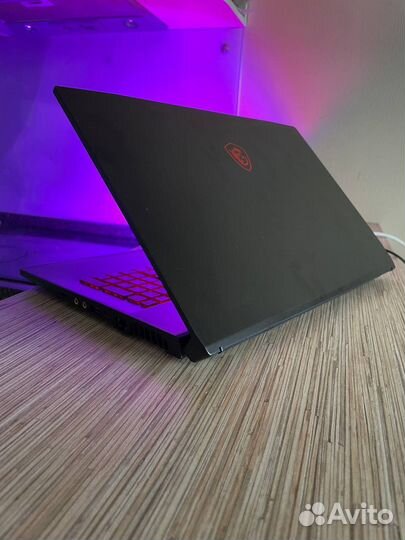 MSI 17.3 120гц/i7 9750/1660 ti/16gb/SSD512