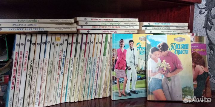 Книги для женщин и наборы открыток