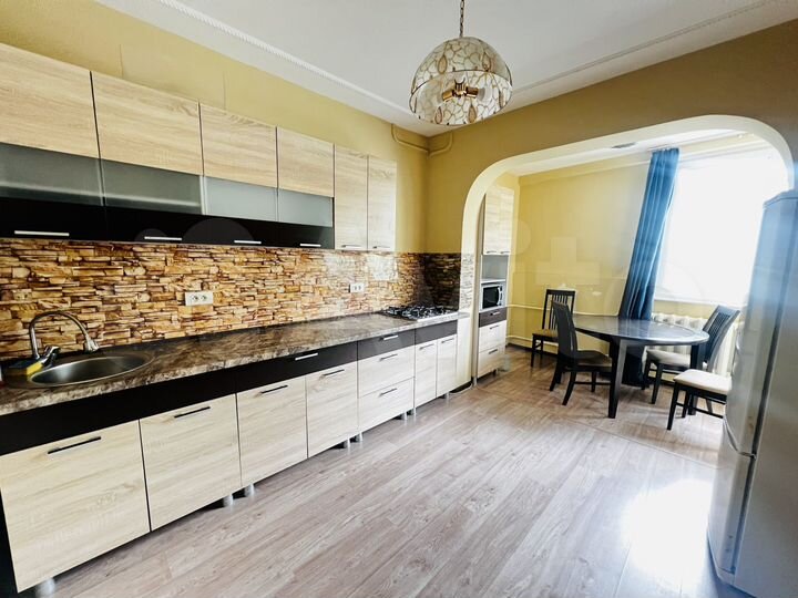 2-к. квартира, 65 м², 4/9 эт.