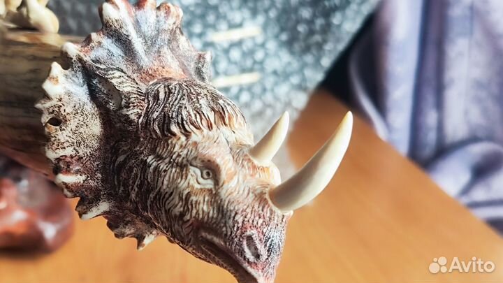 Композиция из бивня мамонта