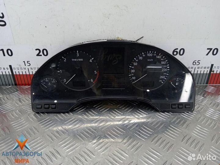 Щиток приборов (приборная панель) Audi A8 D2/4D