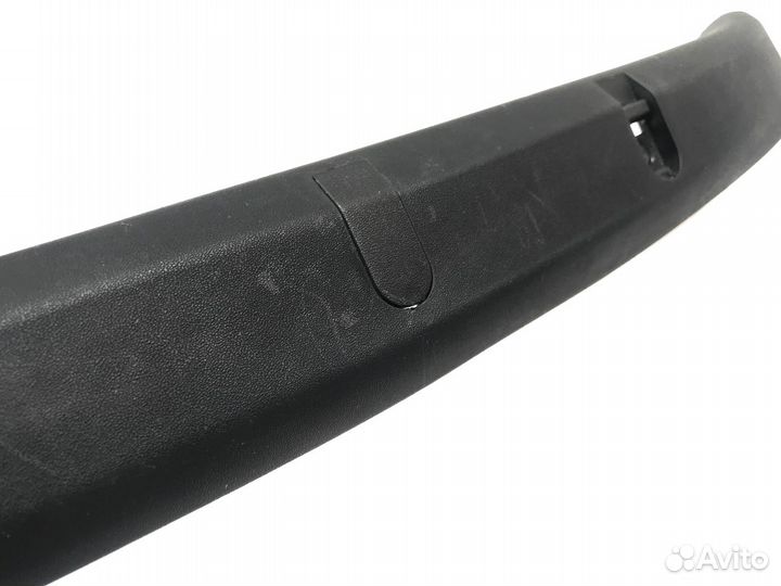 Накладка петли левая Volkswagen Touareg