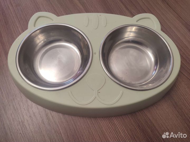 Лежанка, миска для кота