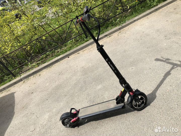 Продаю электро самокат