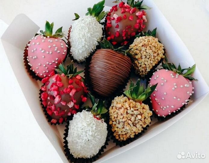 Коробка клубники в шоколаде подарок с доставкой