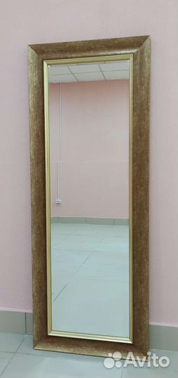 Зеркало настенное в раме