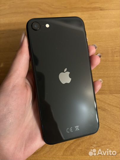 iPhone SE, 64 ГБ