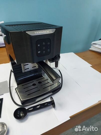 Кофеварка рожковая Redmond rcm-1512