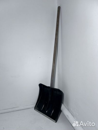 Лопата для уборки снега
