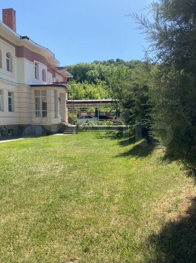 Коттедж 540 м² на участке 30 сот.