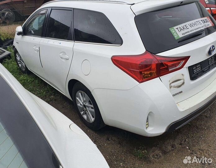 Toyota Auris II E18 2015 г по запчастям
