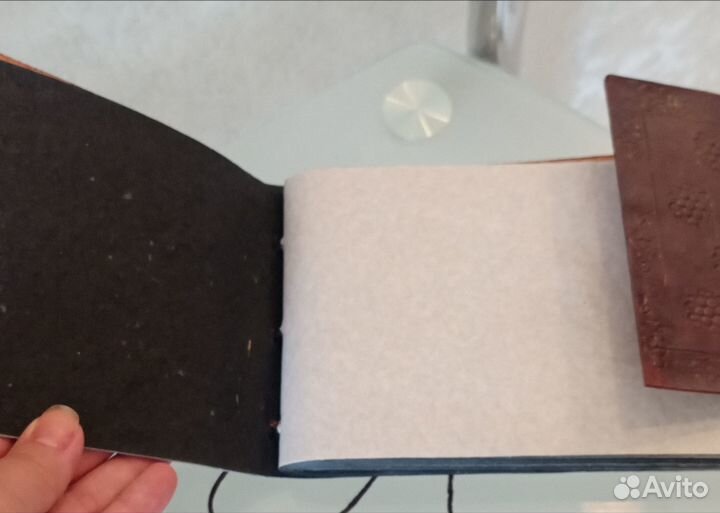 Кожаный фотоальбом