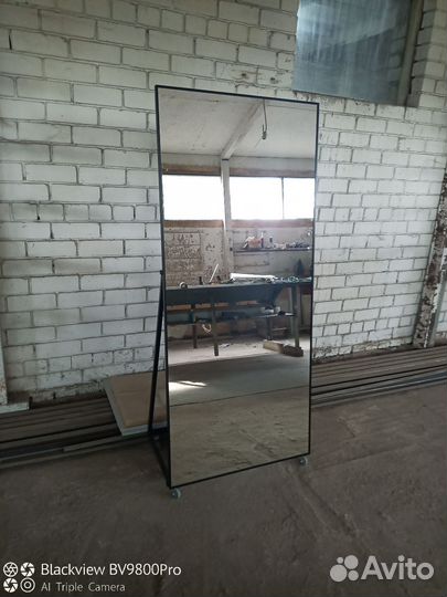 Зеркало напольное на колесах