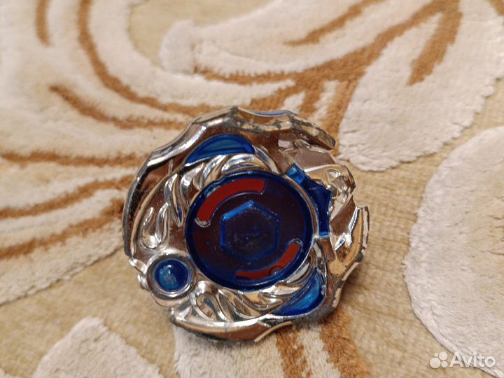 Beyblade burst волчки
