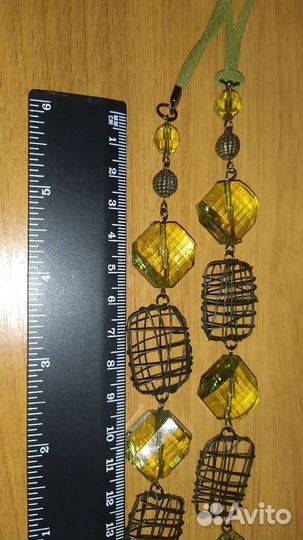 Бусы из замши, металла и пластика