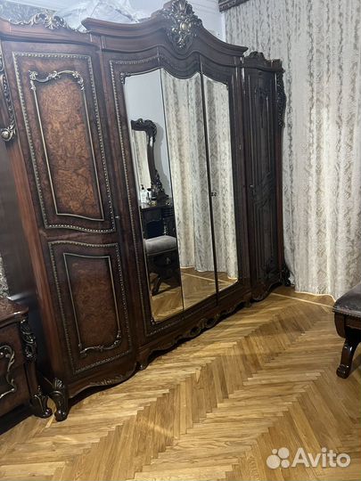 Спальный гарнитур