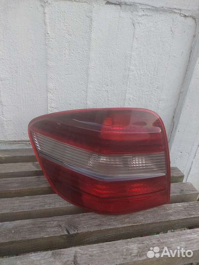 Задний фонарь w164