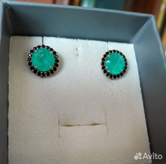 Серебряные серьги с природным изумрудом