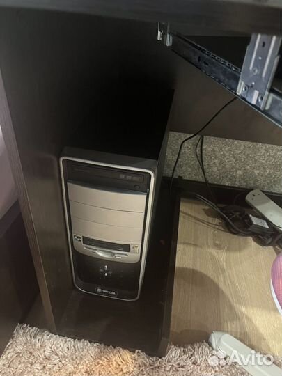 Компьютерный стол