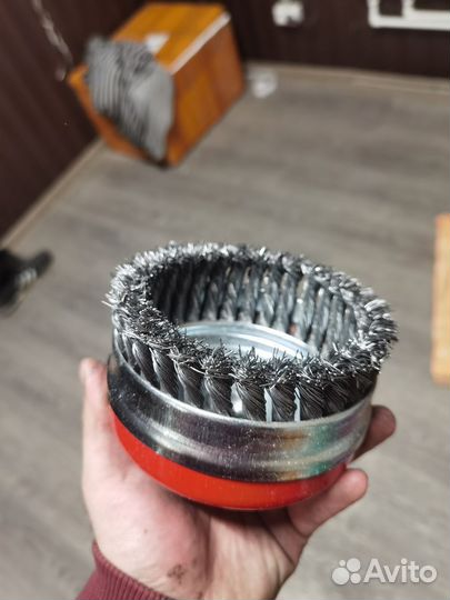 Щетка-крацовка чашечная