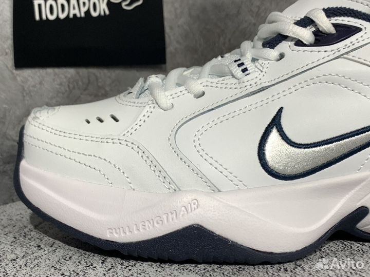 Женские кроссовки Nike Air Monarch 4