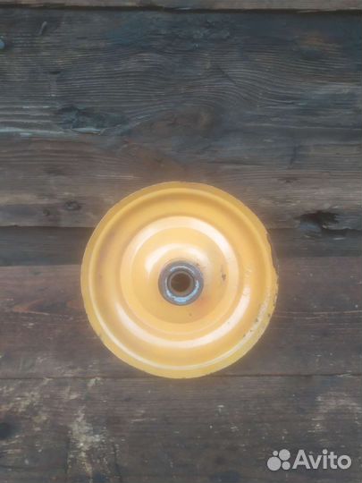 Колесо с покрышкой для садовой тачки