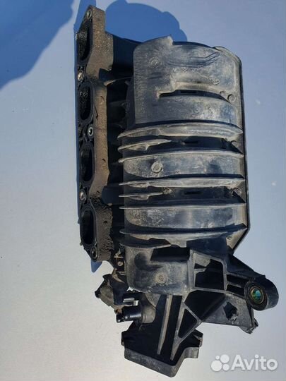 Toyota corolla колектор впускной