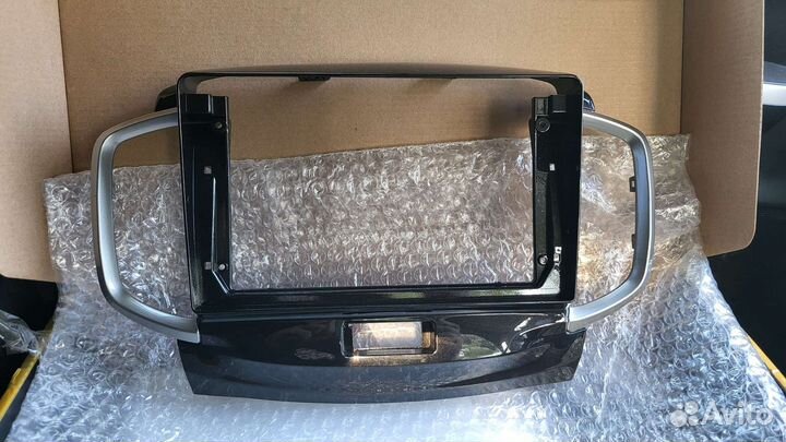 Рамка Suzuki Solio 2012-2015 под 9