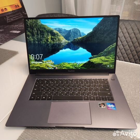 Honor MagicBook 15 8GB/256Gb/15.6 ips