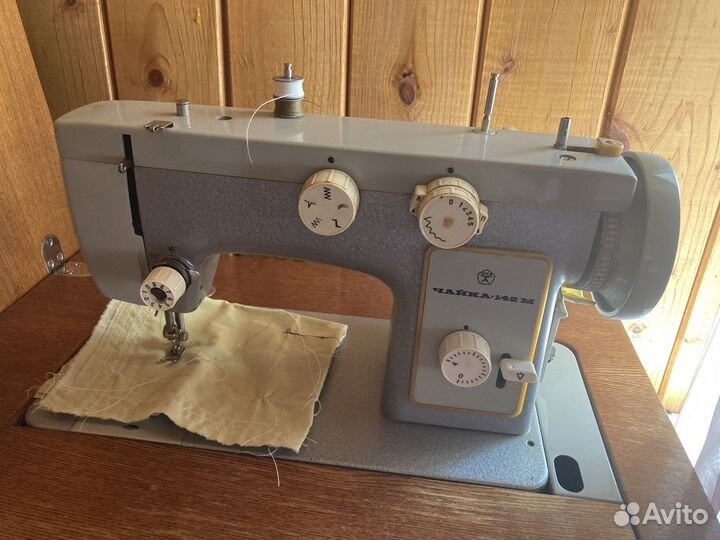 Швейная машина чайка 142м